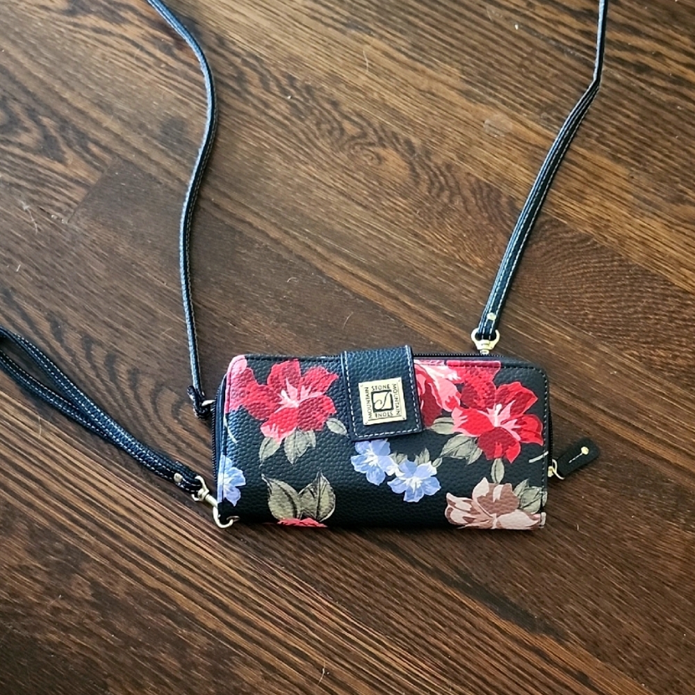 Stone Mountain Wallet Wristlet  Elegant Floral Crossbody Bag in Black
